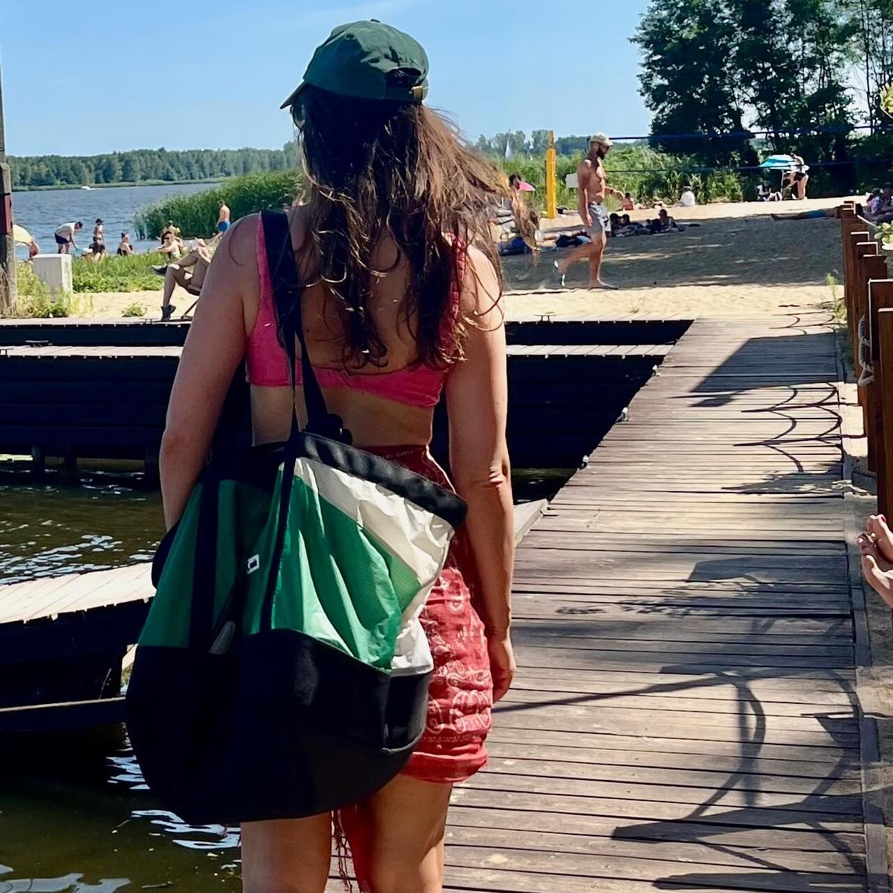 Torba z recyklingu RERIDE w codziennym użytkowaniu miejskim