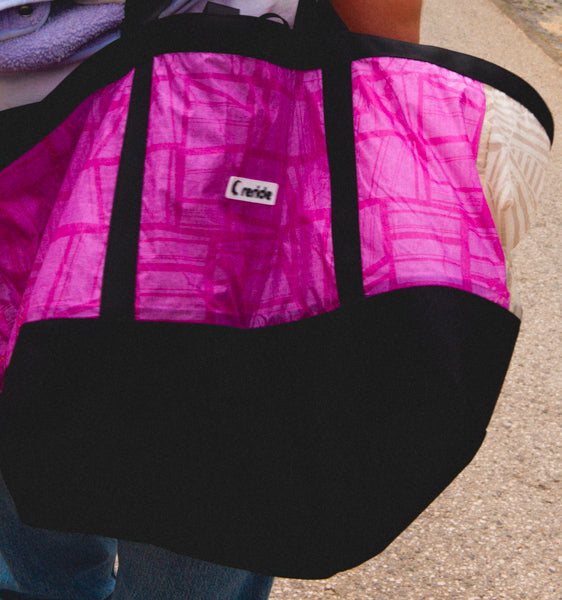 rba Reride z recyklingu żagli kitesurfingowych – moda sportowa i ekologiczna