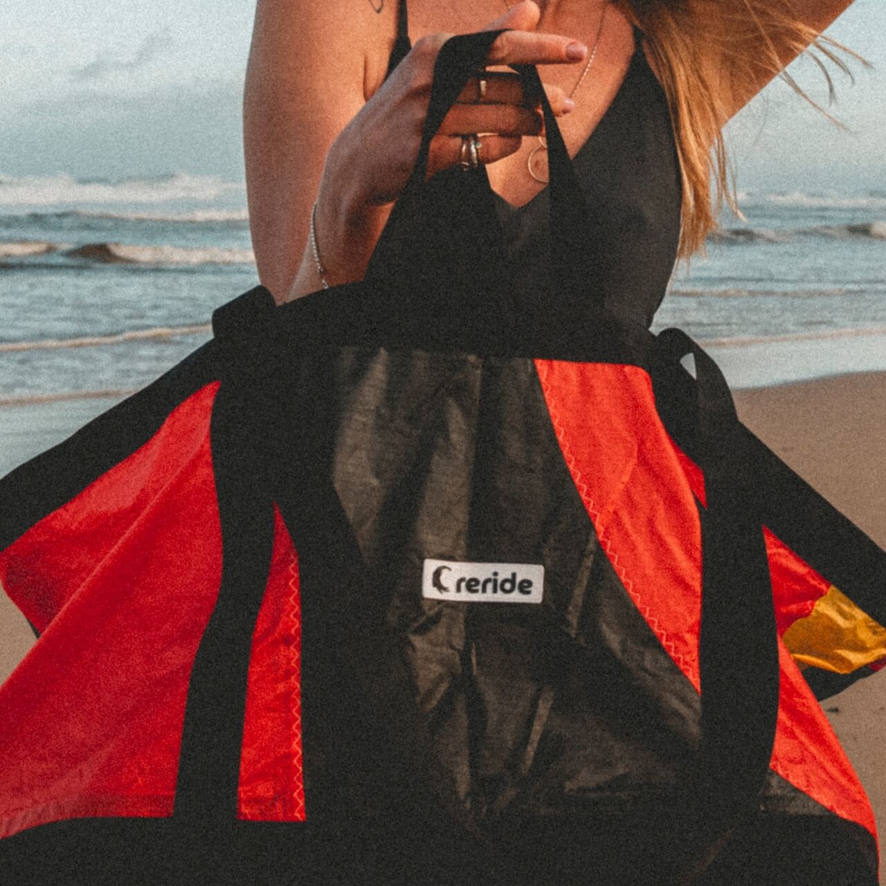 ♻️ Torby z recyklingu – gdzie kupić, na co zwrócić uwagę i dlaczego warto? | RERIDE