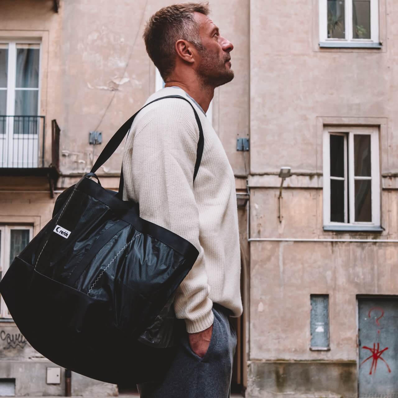 Jedna torba czy zestaw? Jak dobrać torbę i saszetkę do miejskiego stylu życia